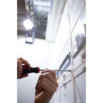 Brennenstuhl Mobiele Accustraler Klembaar 950 Lumen IP65 - Afbeelding 13